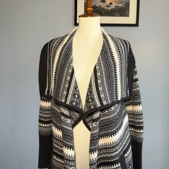 Neiman Marcus Cashmere Cardigan - Picture 2 of 6
